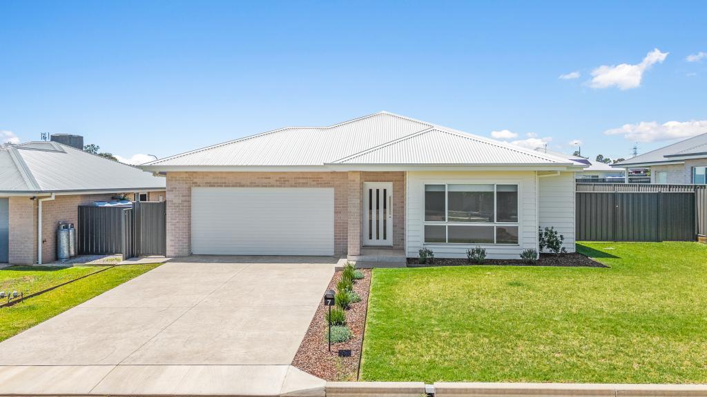 7 CHAROLAIS DR, CALALA, NSW 2340