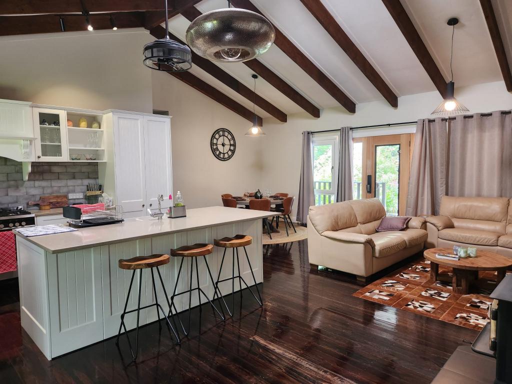 64 Queens Rd, Leura, NSW 2780