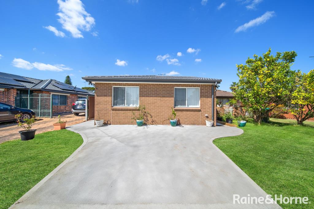30a Longhurst Rd, Minto, NSW 2566