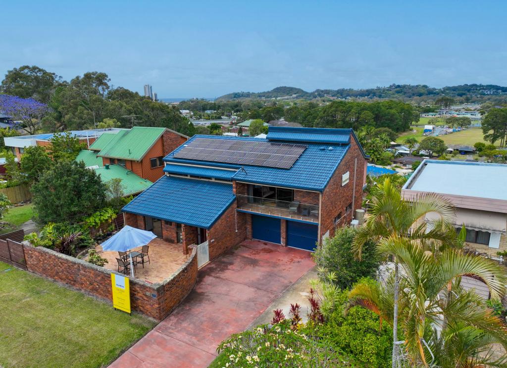 18 Seaview Pde, Elanora, QLD 4221