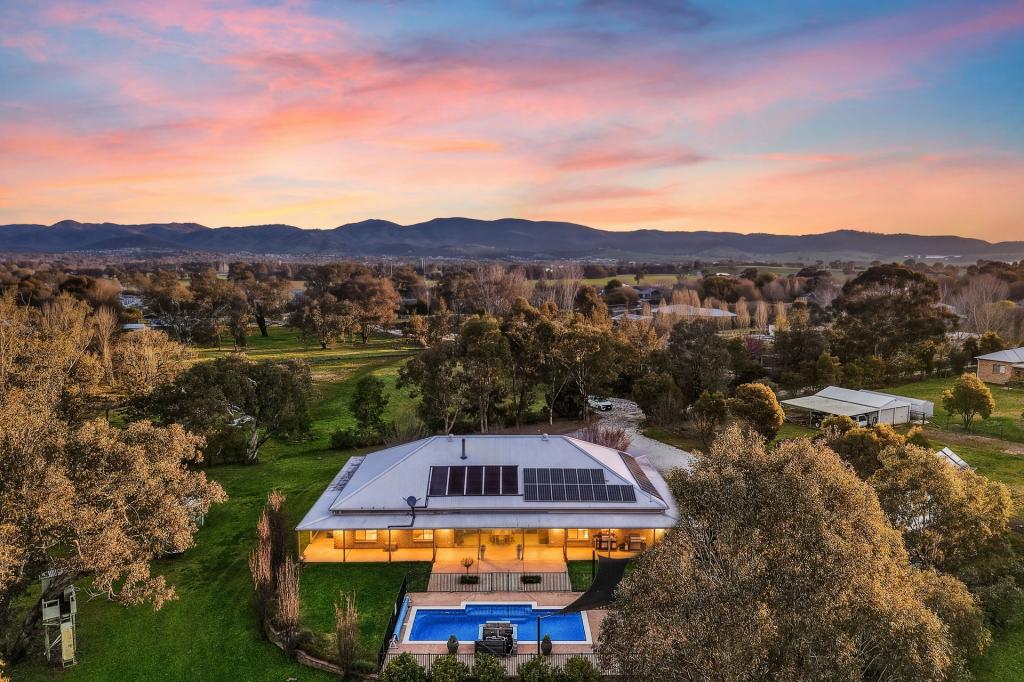 18 Leconfield Dr, Bombira, NSW 2850