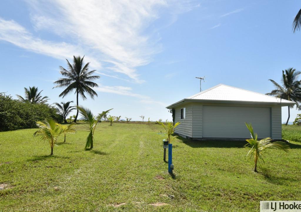 54 Taylor St, Tully Heads, QLD 4854