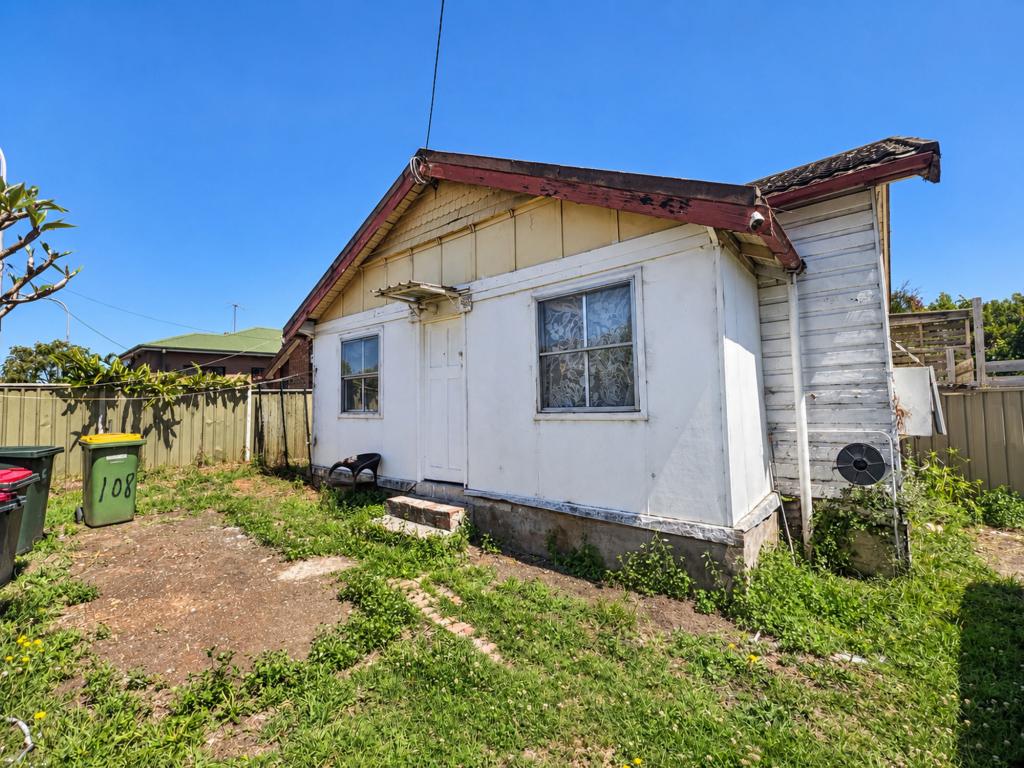 108 Woodville Rd, Granville, NSW 2142