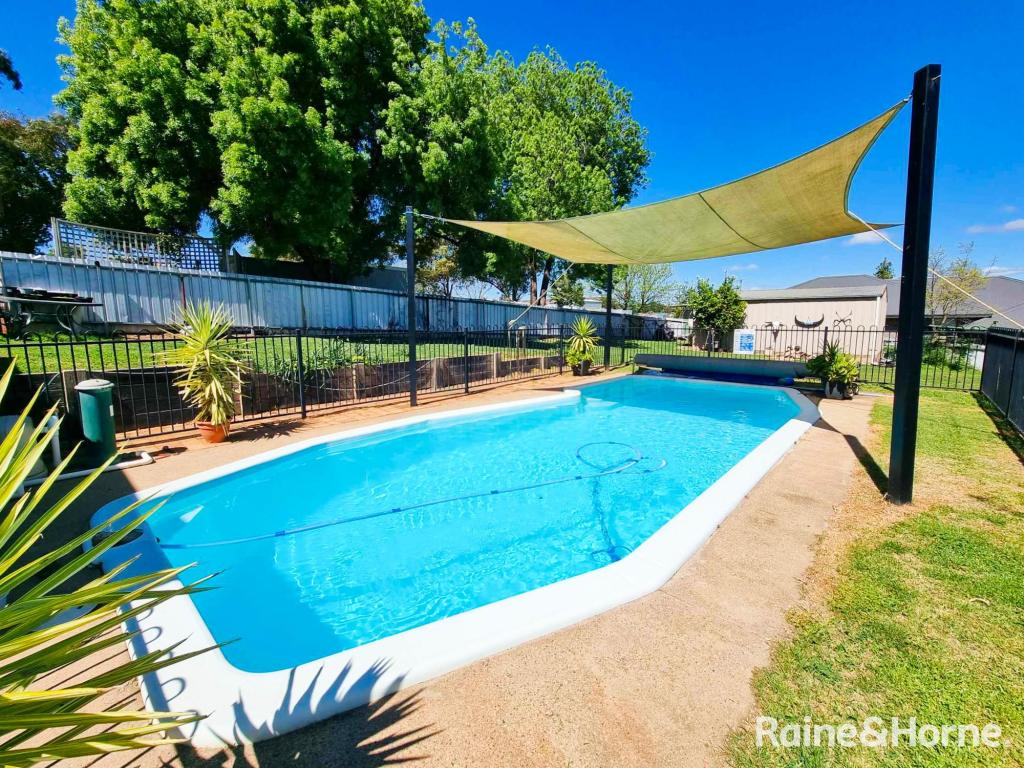 136 Edwards St, Young, NSW 2594
