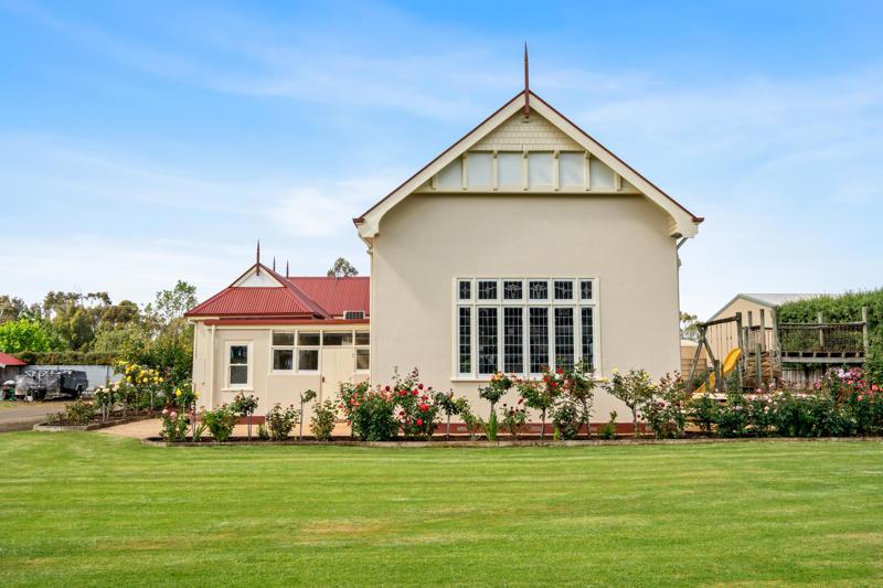 7 River Rd, Woodford, VIC 3281