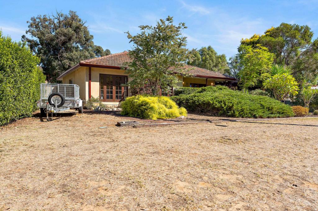 5 Lefroy Rd, Mount Nasura, WA 6112