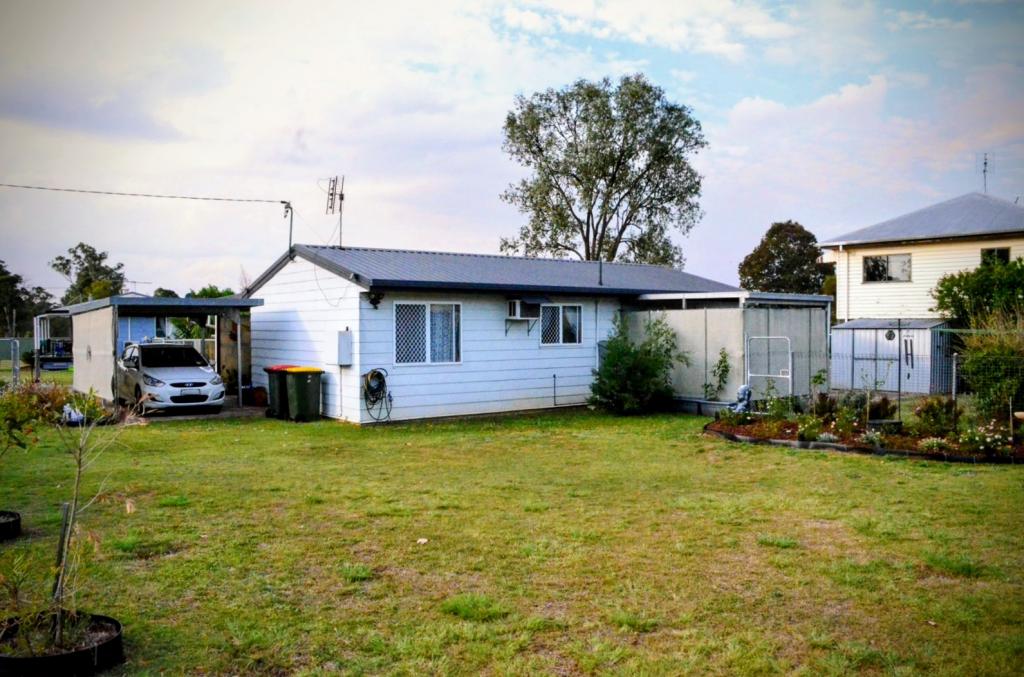 13 Avoca Pl, Nanango, QLD 4615