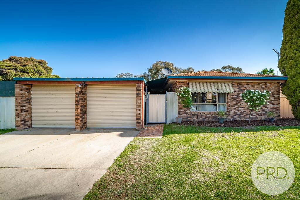 27 Karoom Dr, Glenfield Park, NSW 2650