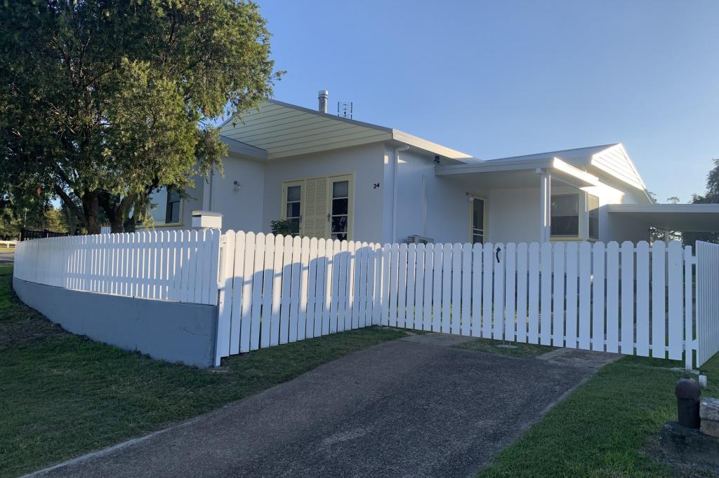 24 Lord St, Dungog, NSW 2420