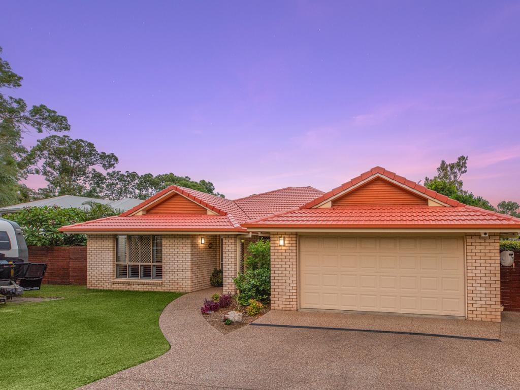 4 Tea Tree Cres, Sinnamon Park, QLD 4073