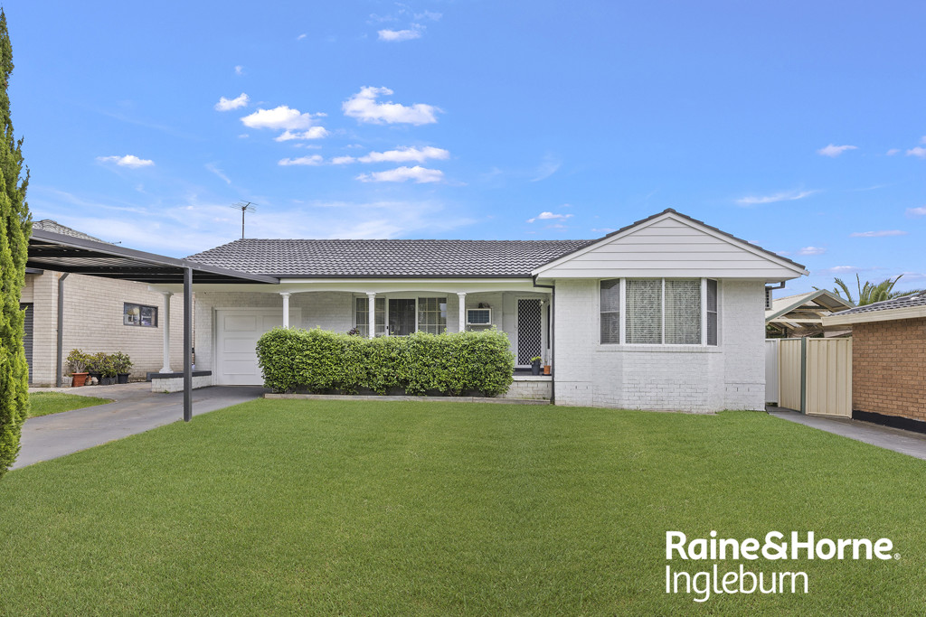 33 TROBRIAND CRES, GLENFIELD, NSW 2167