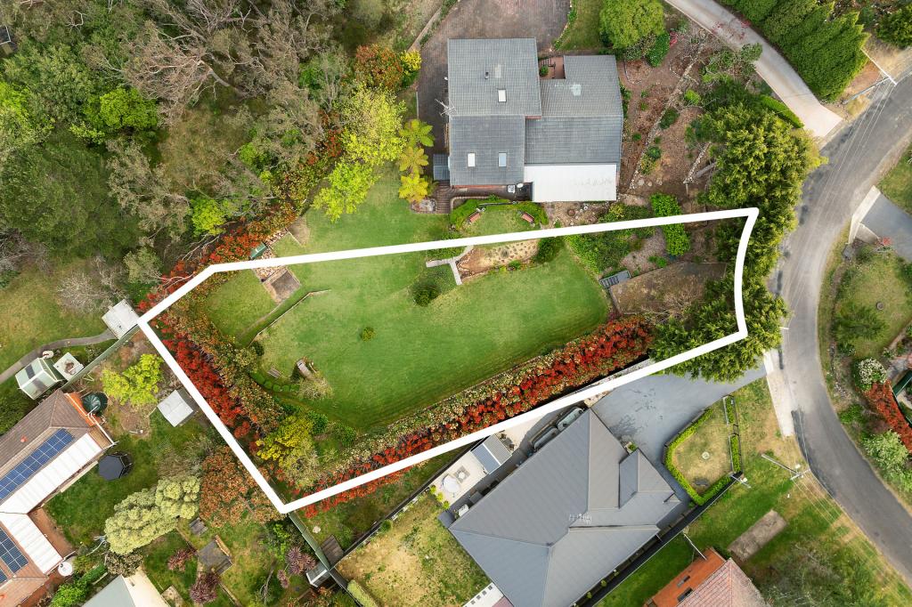 16 Maple Gr, Wentworth Falls, NSW 2782