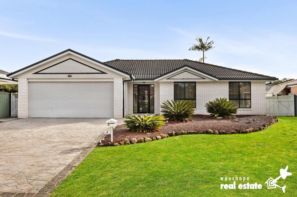 4 ROBINA PL, PORT MACQUARIE, NSW 2444