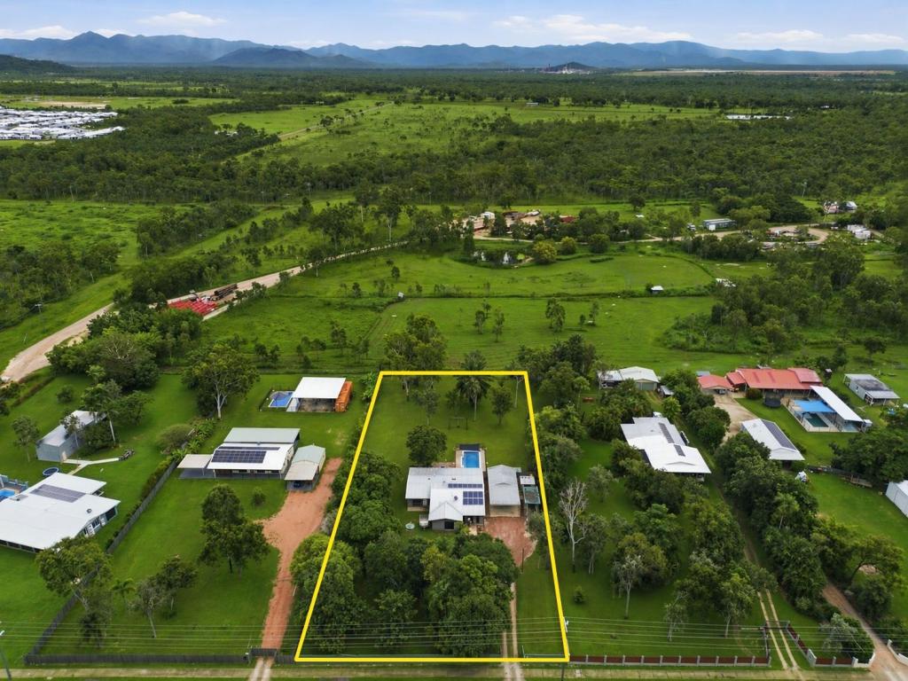 190 Mount Low Pkwy, Mount Low, QLD 4818