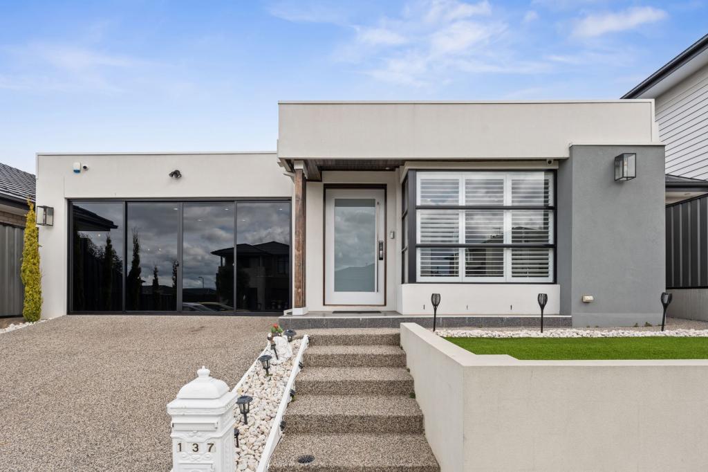 137 Fairways Bvd, Craigieburn, VIC 3064