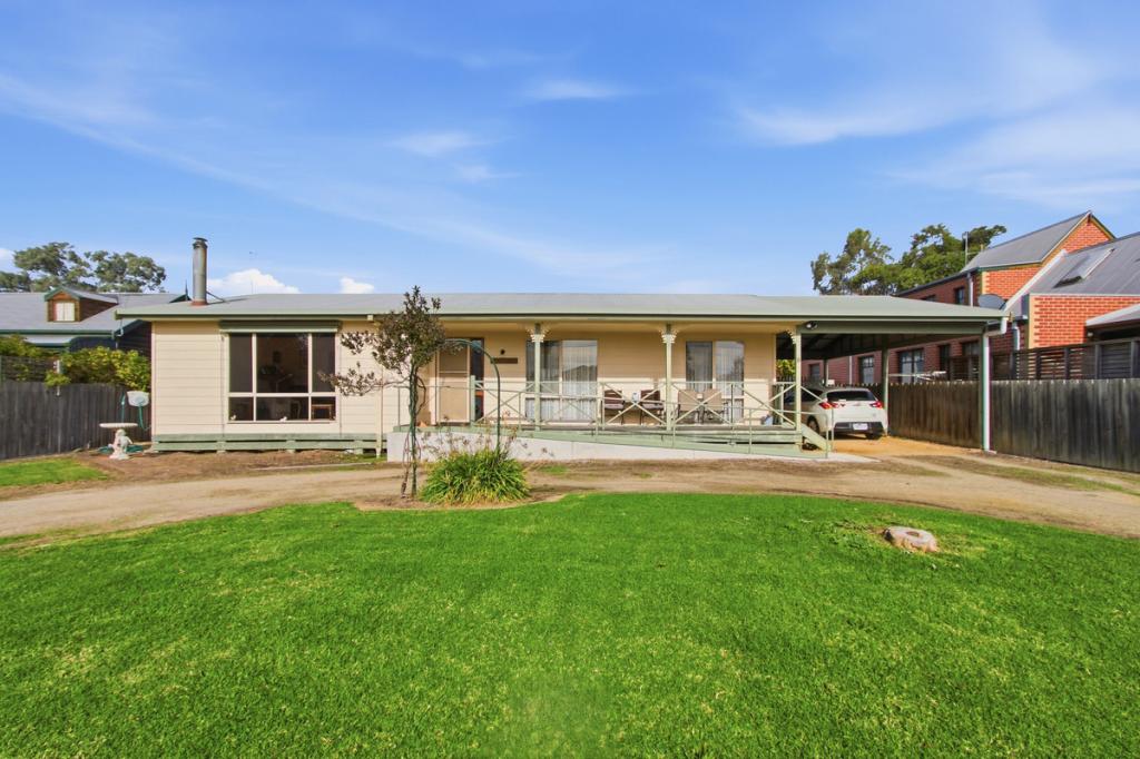 8 Little St, Stratford, VIC 3862