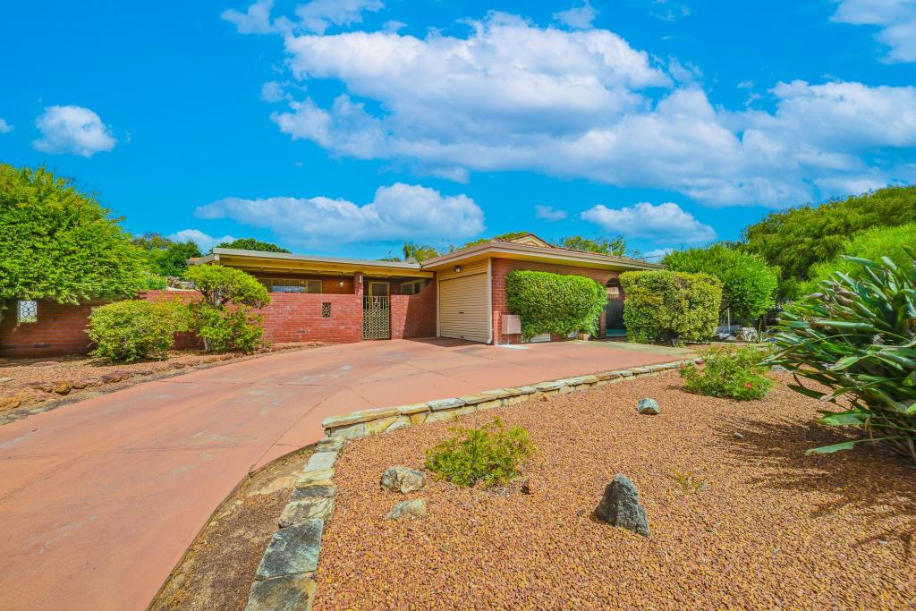 7 Davies Cres, Kardinya, WA 6163