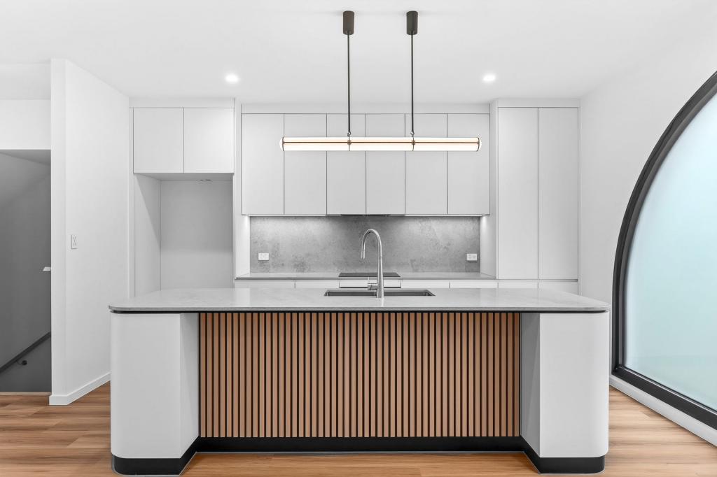 5/2-4 Waterford Ct, Bundall, QLD 4217