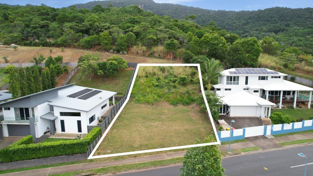 48 Aroona St, Caravonica, QLD 4878