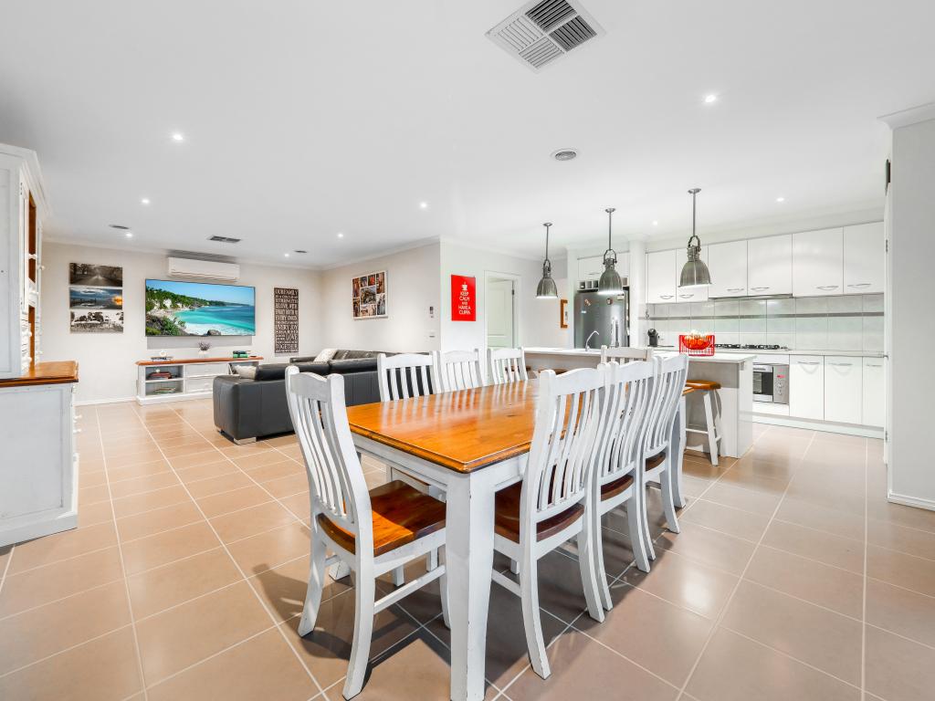 16 Rennison Dr, Botanic Ridge, VIC 3977