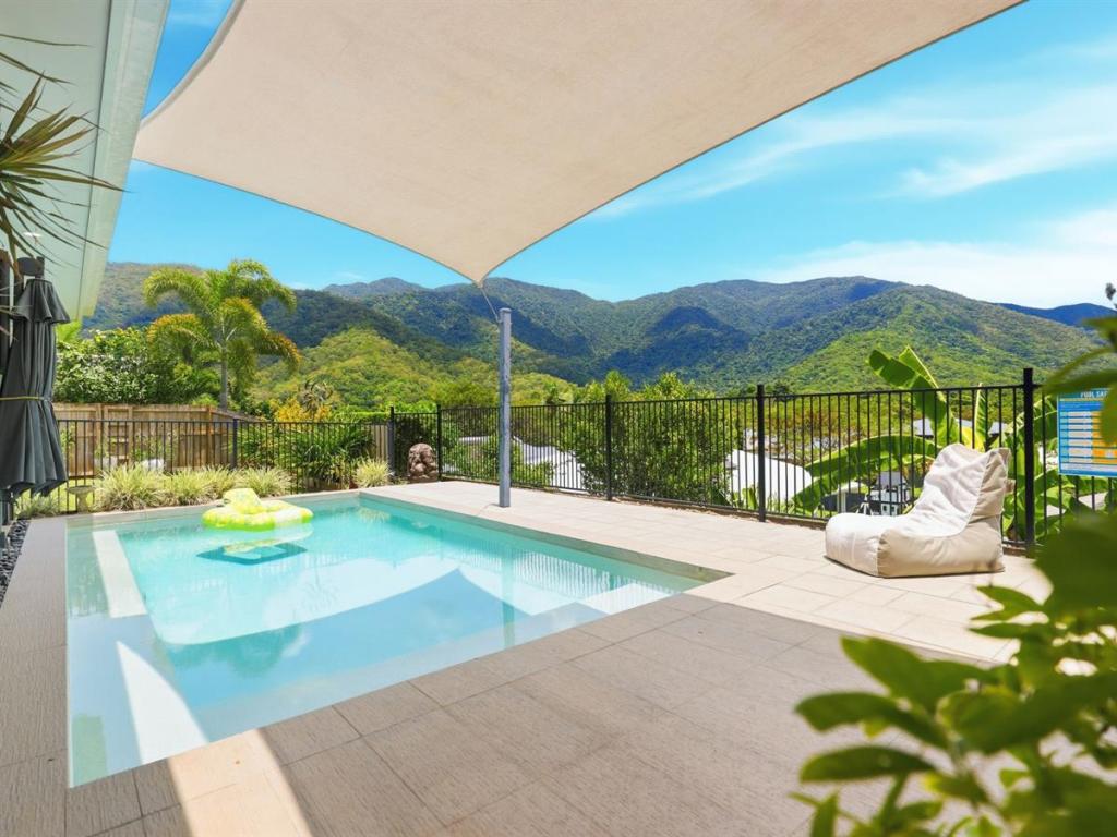 8 Lowther Cl, Redlynch, QLD 4870