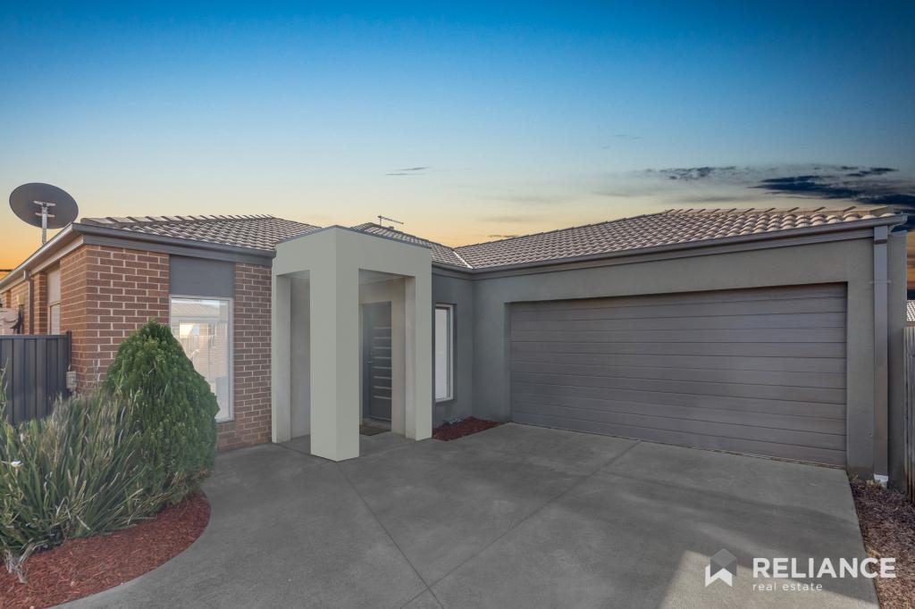 2/18 Birdswing Tce, Melton South, VIC 3338