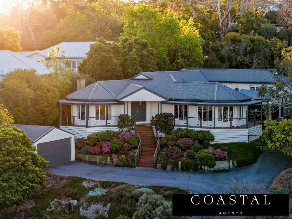 17 Eumeralla Gr, Mount Eliza, VIC 3930