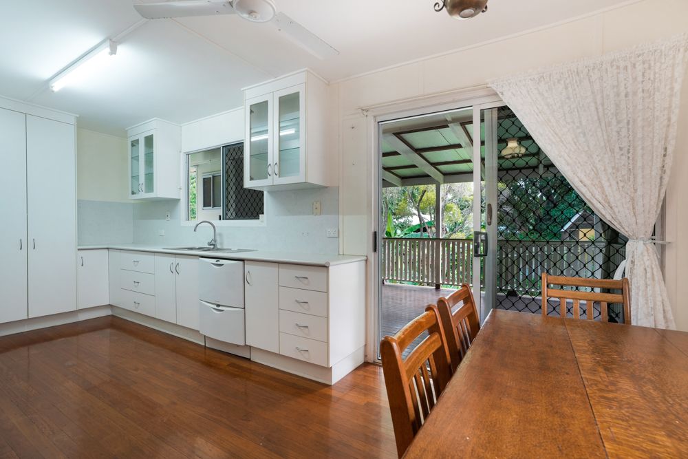 4 Carron St, West Gladstone, QLD 4680