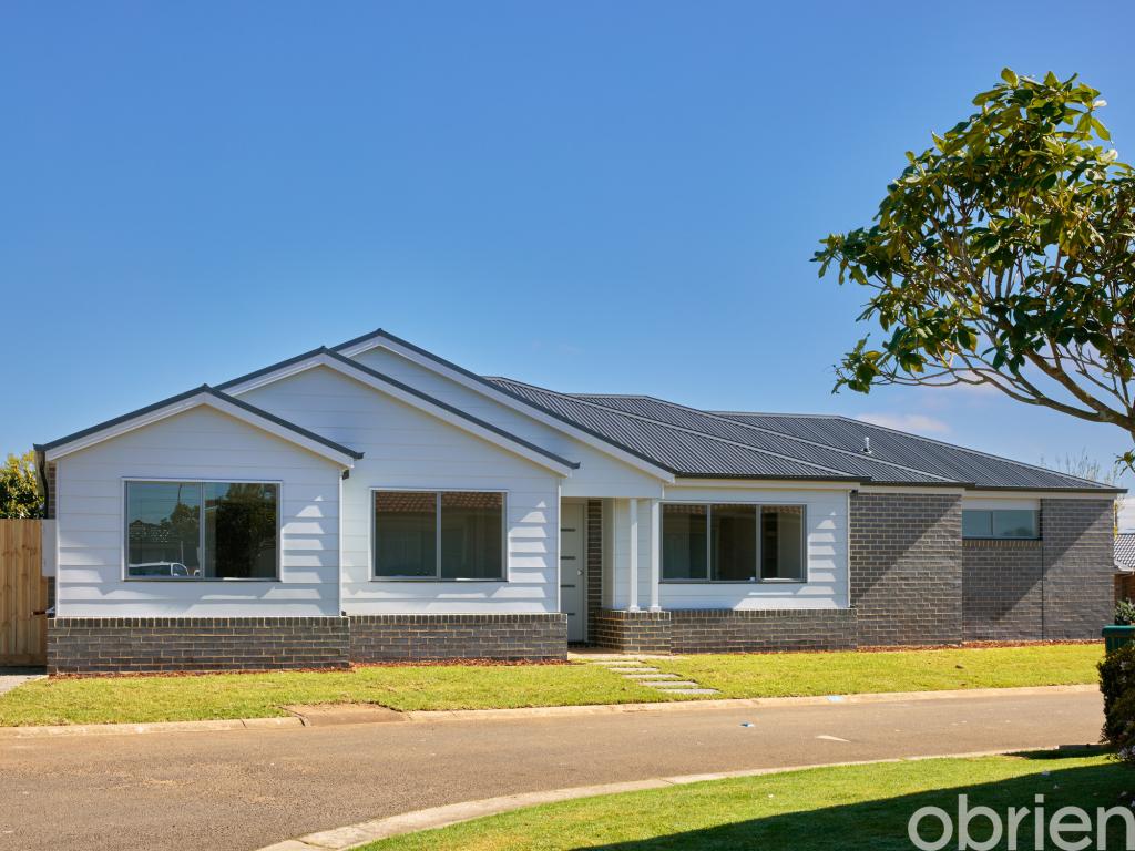 19 Rees Cl, Drouin, VIC 3818