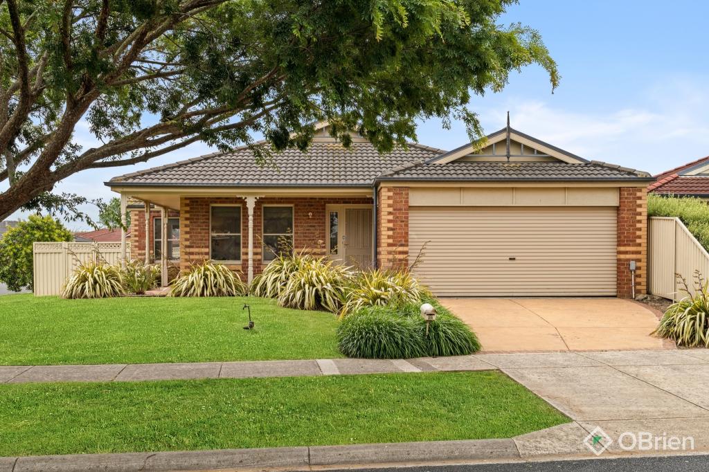 28 Bluehills Bvd, Pakenham, VIC 3810