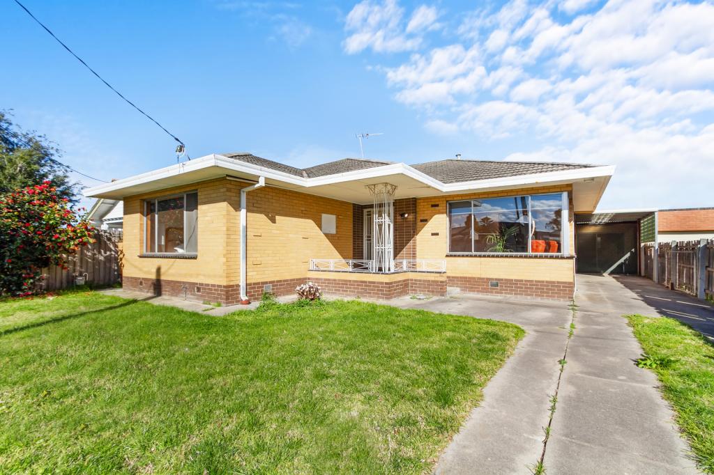 130 MACARTHUR ST, SALE, VIC 3850