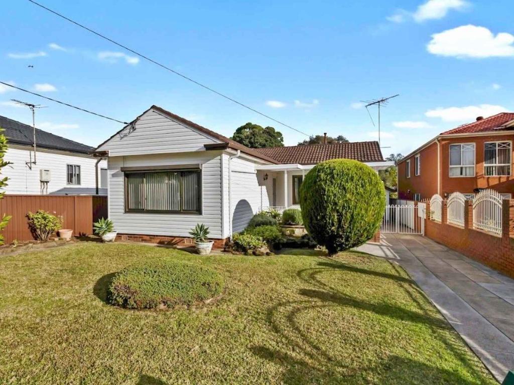 3 Rhonda St, Pendle Hill, NSW 2145