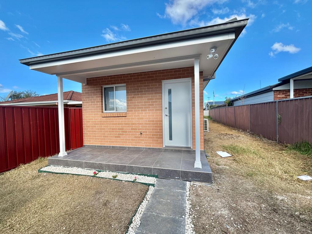 22 Oswald Cres, Rosemeadow, NSW 2560