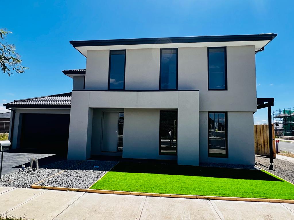 1 STATION PDE, DONNYBROOK, VIC 3064