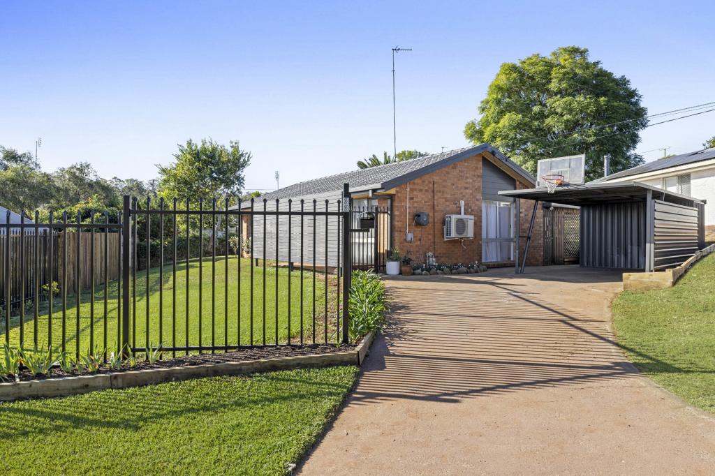 33 Hinkler Cres, Wilsonton, QLD 4350