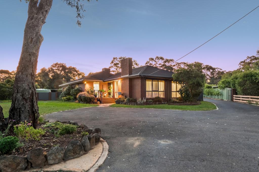 11 Lawrence Rd, Strathfieldsaye, VIC 3551