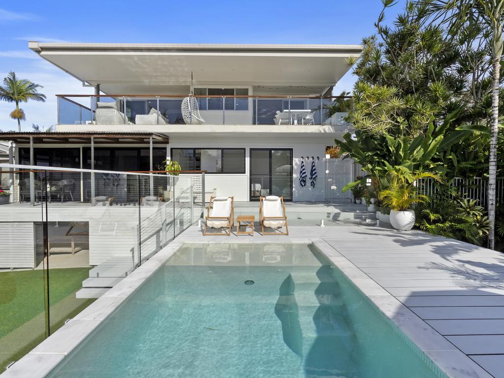 19 HIBISCUS PDE, BANORA POINT, NSW 2486
