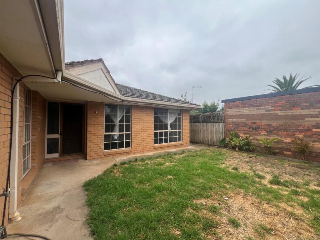 2/12 Deutgam St, Werribee, VIC 3030