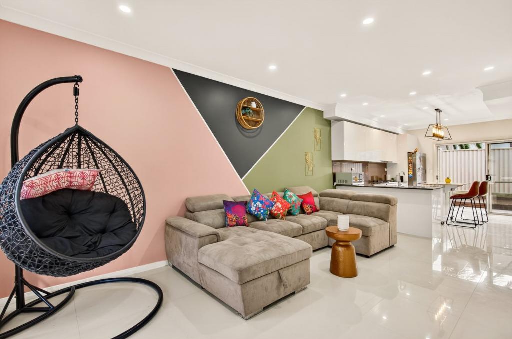 10/11 CARINYA RD, GIRRAWEEN, NSW 2145