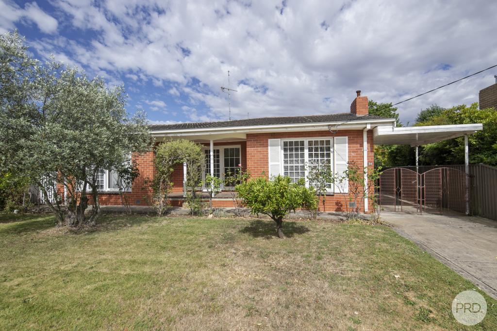 31 GILLIES ST S, ALFREDTON, VIC 3350