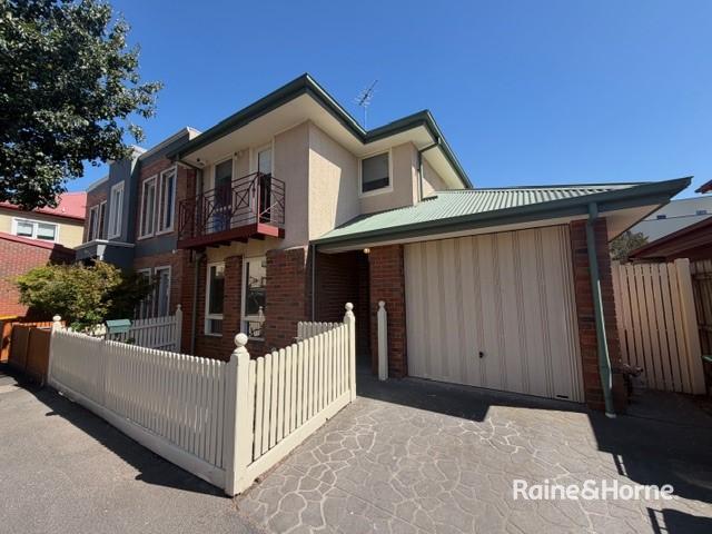 12 Halford Lane, Kensington, VIC 3031
