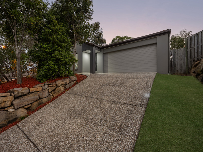 17 Finnigan St, Augustine Heights, QLD 4300
