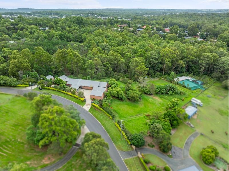 5 FOREST RD, CASHMERE, QLD 4500