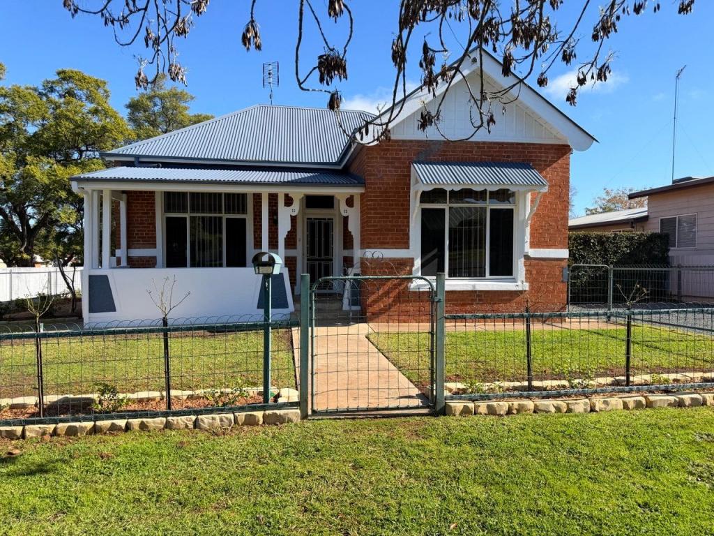 130 Currajong St, Parkes, NSW 2870