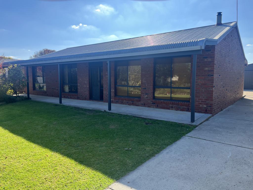 17 Thomson St, Stratford, VIC 3862