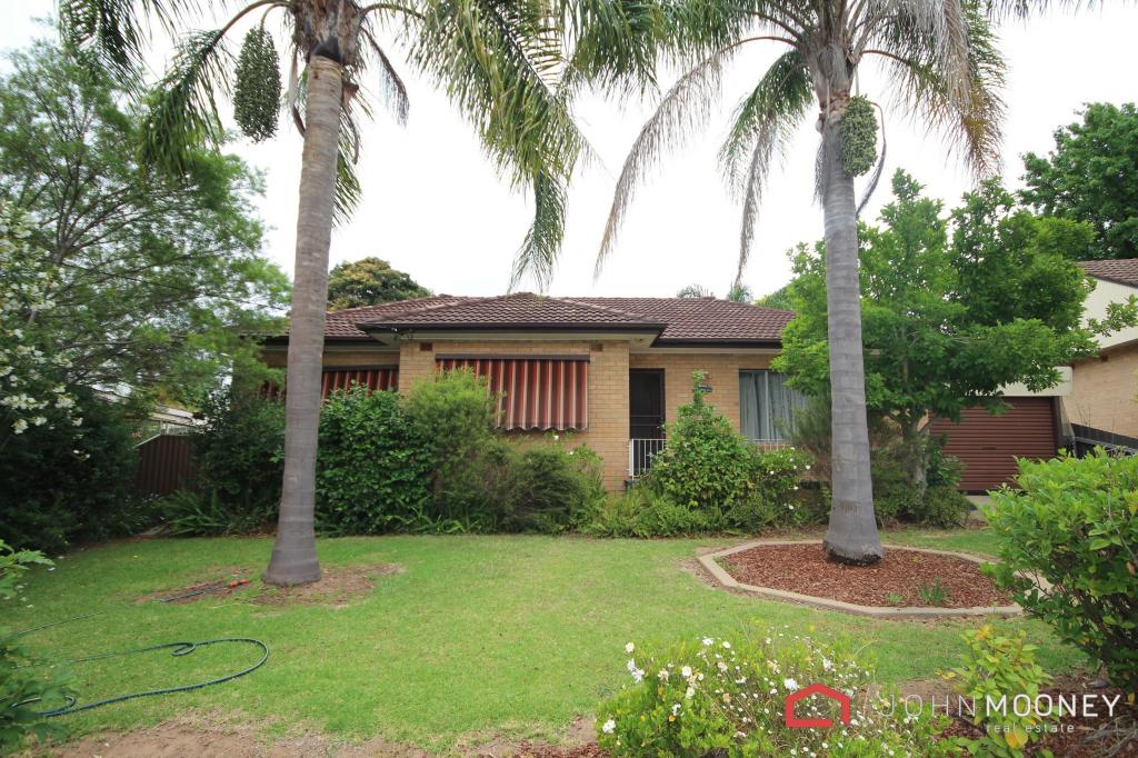9 Ziegler Ave, Kooringal, NSW 2650