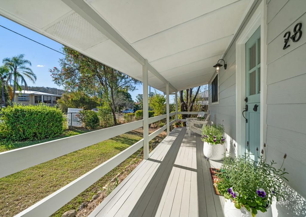 28 Down St, Esk, QLD 4312