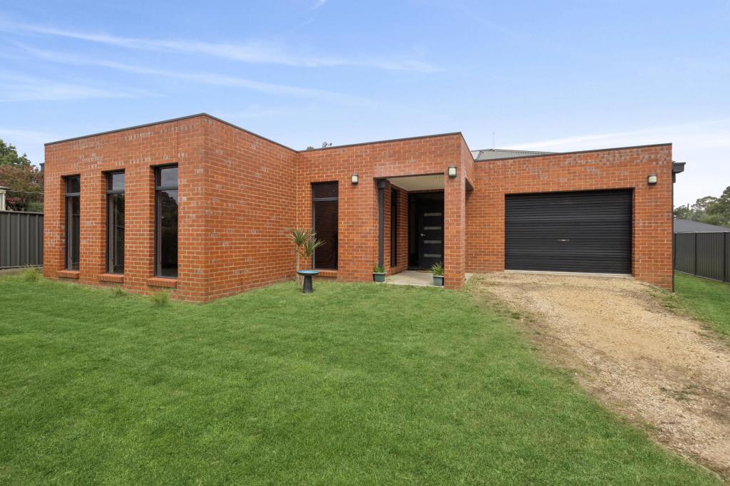 156 Victoria Rd, Harcourt, VIC 3453