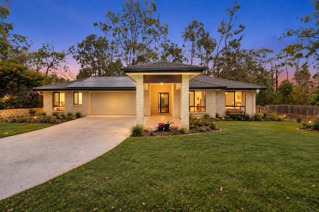 18 Camberwell Cl, Gleneagle, QLD 4285