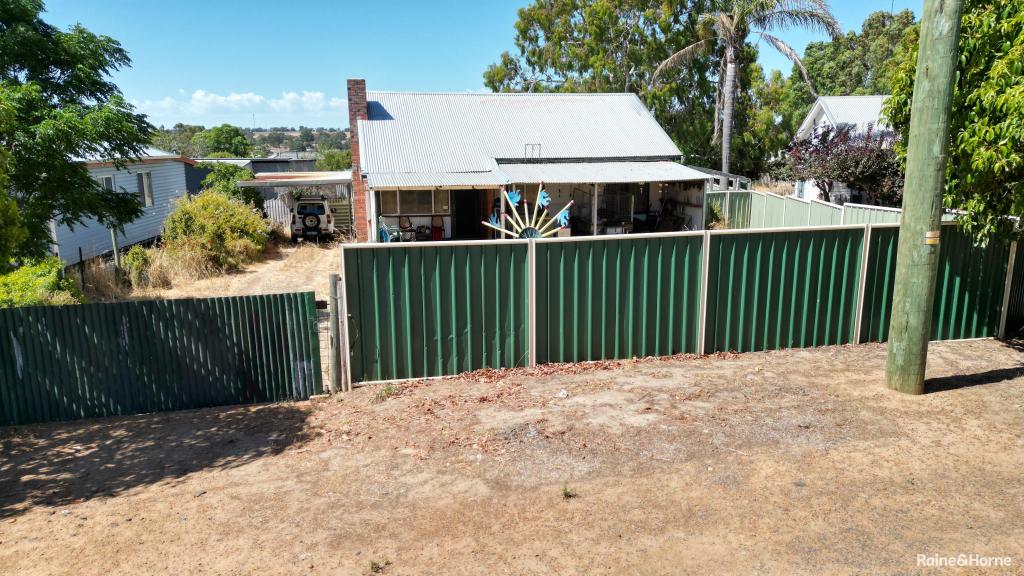 8 Ladyman St, Kojonup, WA 6395